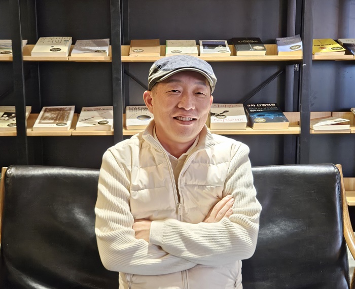 "약국체인 대표에서 약사 인문학 전도사로"