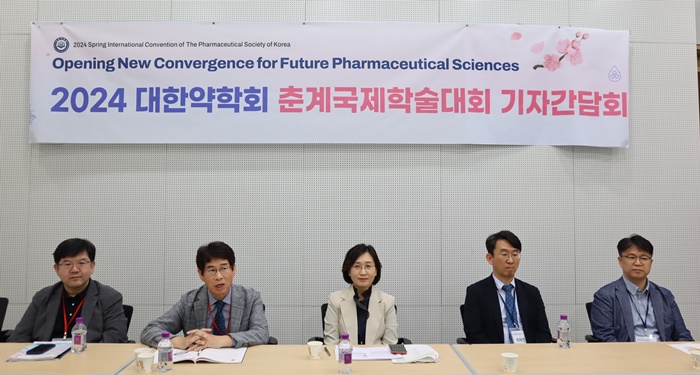 "약학연구 후속세대에 투자...산업계와 신약 꽃피울 것"