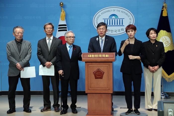 김윤, 민주당 합류…"의료공백 해결하고 의료체계 개혁"