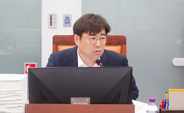약사출신 이진형 도의원, 경기연구원 문제점 지적