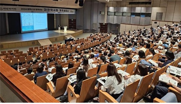 약사회 세미나에 개국 준비 약사 350여명 참석