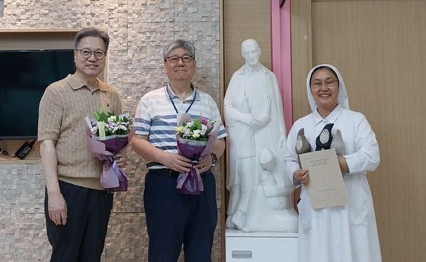 교수와 약국장, 논문 공모전 상금으로 이웃사랑