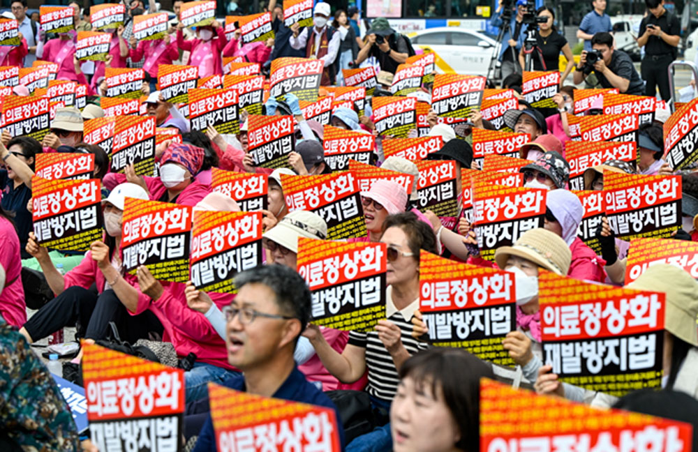 거리로 나온 환자단체 "명분없는 무기한 휴진 멈춰라"