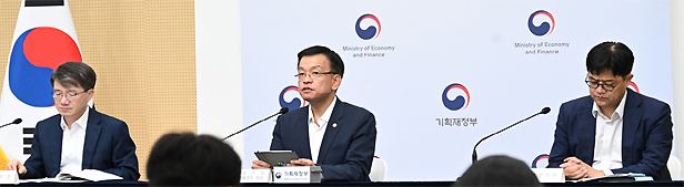 공공심야약국 220곳까지 확대...달빛병원 2배 확충