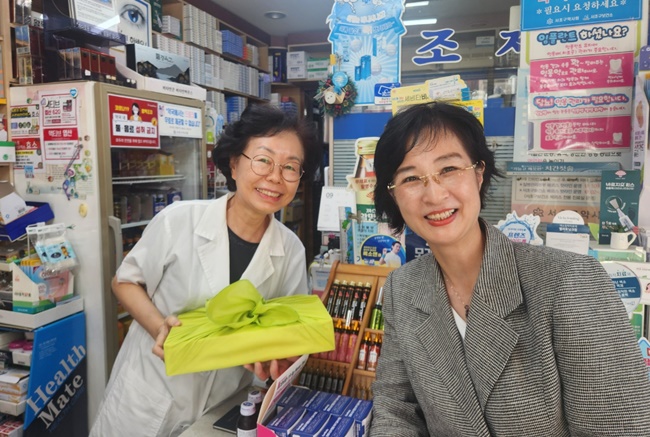 서초구약, 추석 맞아 회원 약국 방문해 송편 전달 