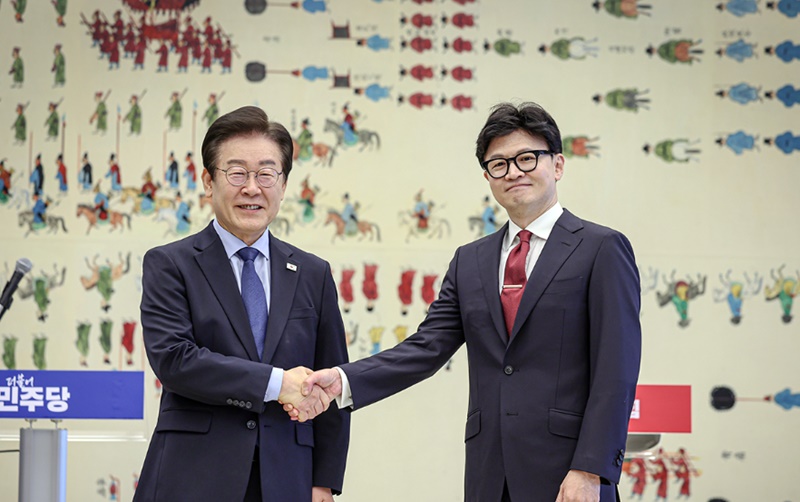 의사 참여 독려한 한동훈…이재명은 정부여당 비판