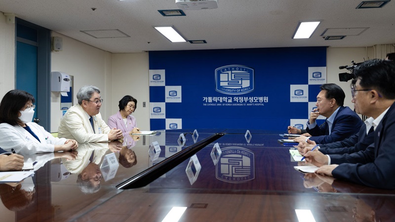 尹 "의대정원 최소 증원한 것…처우 개선 믿어달라"