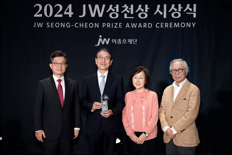 JW이종호재단, JW성천상 시상식...유덕종 의사 수상