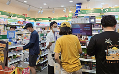 자정에도 찾아오는 고객들...공공심야약국 엿보기 