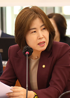 월 평균 급여수입 정형외과 1억원, 소청과 4천만원