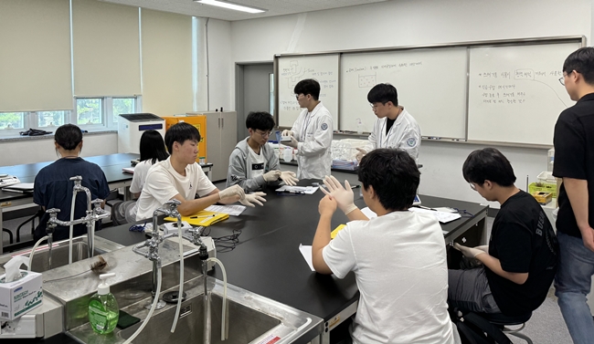 부산대 약대, 중·고등학생 대상 신약개발 체험교실 열어 