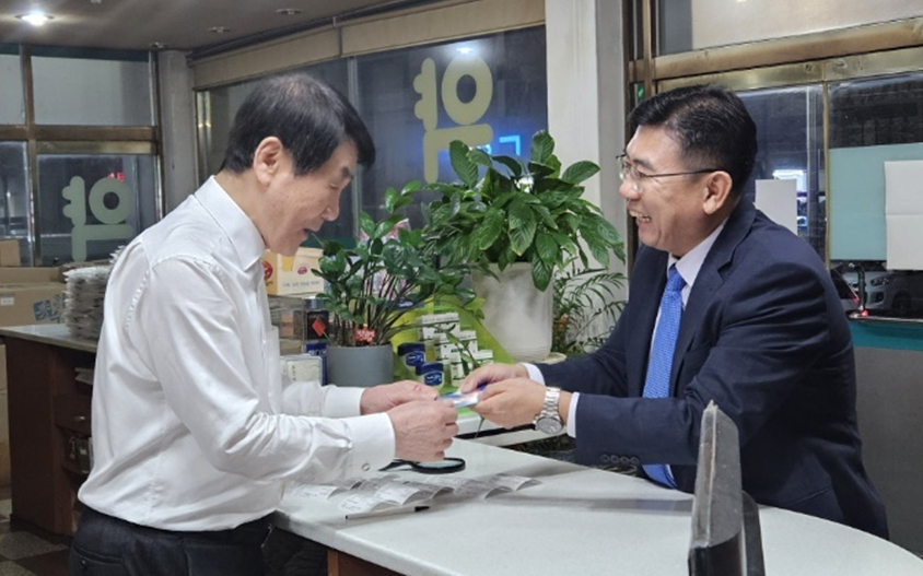 [경기] 한일권, 첫 공식행보는 공공심야약국 방문