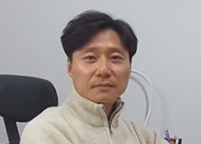 "부회장님 입사 30주년 축하합니다"...직원 총출동한 사연