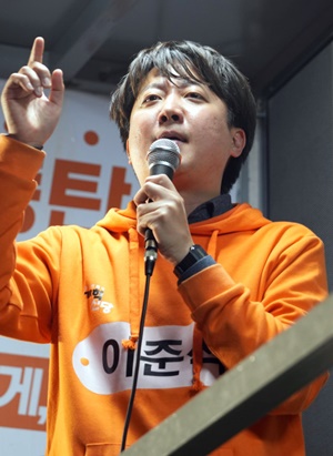 "윤석열 의대증원, 최소한 적게 뽑아야 의료붕괴 막아"
