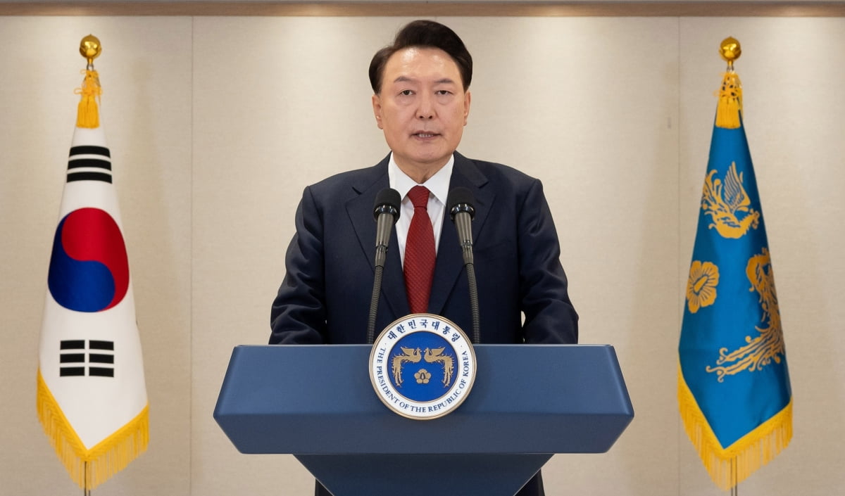 윤 대통령, 자진사퇴 거부…"계엄은 고도 통치행위"