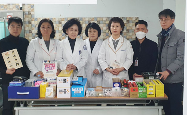 무안공항 봉사약국 스타트...권영희 당선인 동참