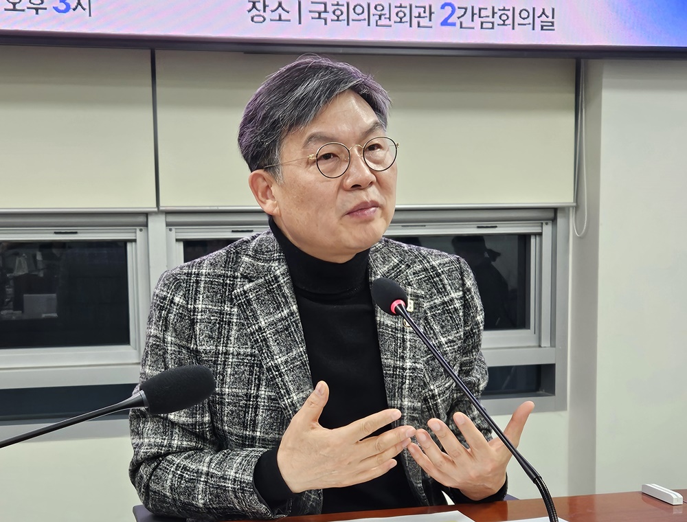 김윤 "의료개혁, 국회서 재추진…비급여 가격 통제 필요"