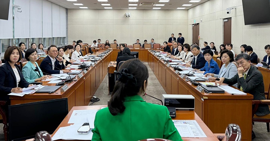 업무조정위 신설법 소위 통과…약사·한약사 갈등해결 기대