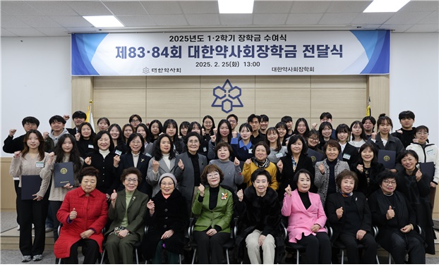 대한약사회 장학위원회, 약대생 37명에 장학금 전달