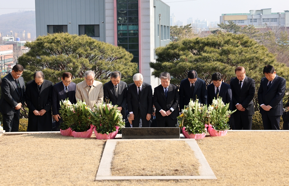 유한양행, '유일한 박사' 영면 54주기 추모식 개최