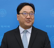 약사회 "화상투약기 설치약국 고작 9곳...사업 폐기해야"