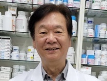 문학가와 약사로 사는 삶…소설까지 쓴 시인 약사