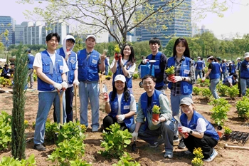 한국알콘, 나무심기 활동으로 지역사회 녹지 환경 조성