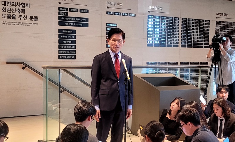 의협 찾은 김문수 "의정갈등, 우리 잘못 무조건 사과"