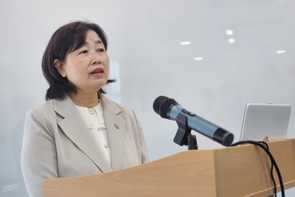 대통령 공약에 역할 커지는 희귀센터...30명으로 가능할까?