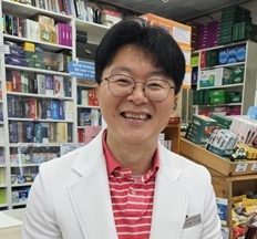 16년 간 밤낮 없이 동네약국 불 밝힌 약사