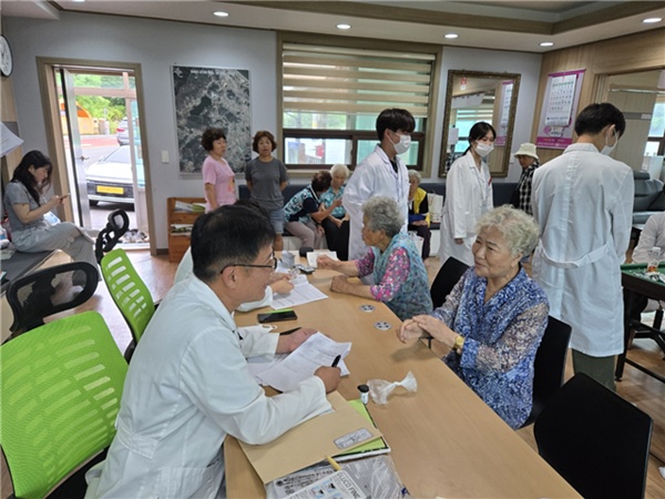 "약사-약대생 뜻 모았다"…인천시약, 강화도서 약료 봉사 