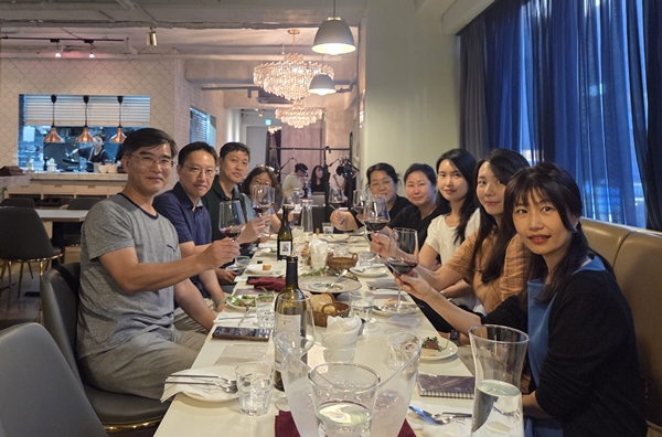 강남구약, 와인동호회 신설...다양한 연령 회원 화합