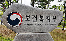 정부, 사직 전공의 복귀 길 터줘…초과 정원·입영 연기 허용