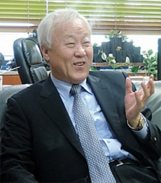 명인제약 주가 공모가 69%↑…이행명 회장 평가액 7300억
