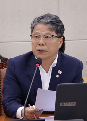 정은경, 한약사 일반약 판매 발언 해명...서영석 "갈등만 증폭"