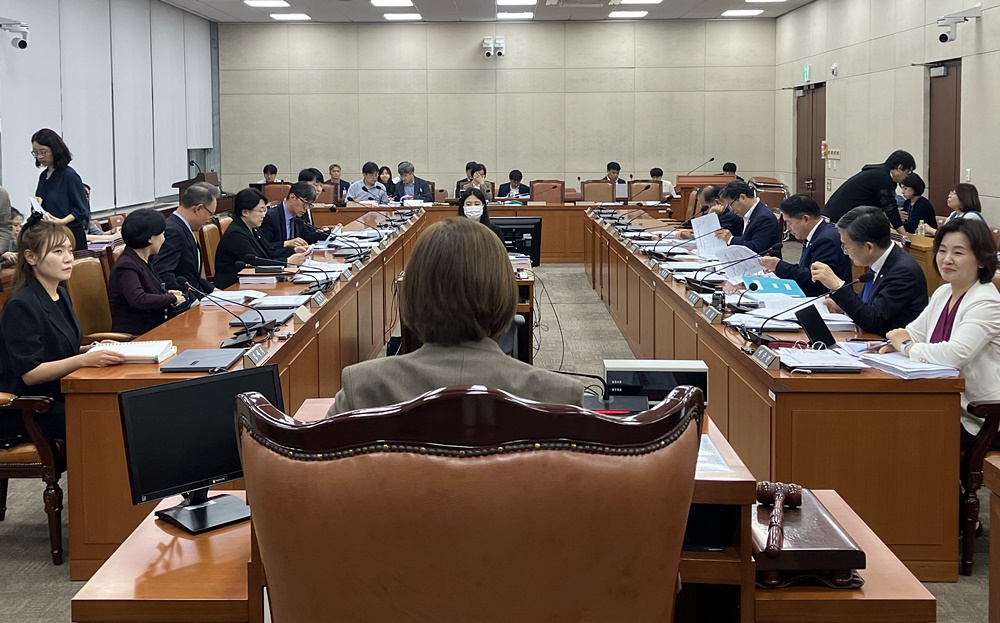 비대면진료 법안소위 통과…초진 환자, 지역·처방약 제한