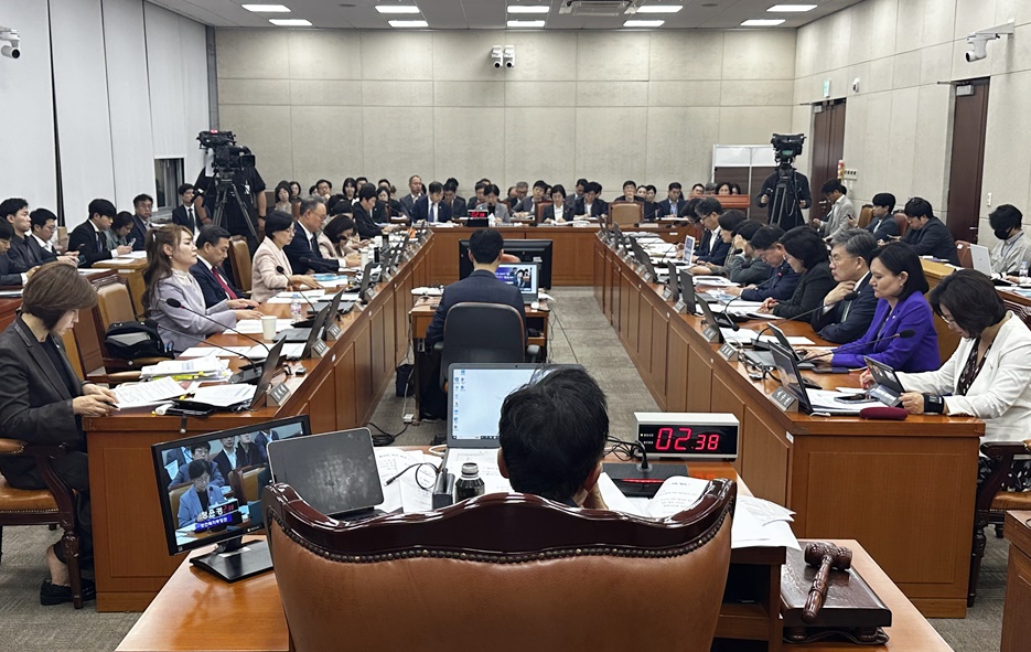 비대면 진료 법제화 초읽기...약국외 약 전달도 허용