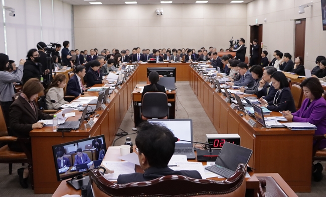 비대면진료·공적처방전·플랫폼 도매금지법, 복지위 통과