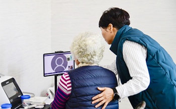경로당 비대면진료 사업, 방문간호사가 약 대리수령